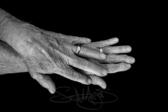 JROYERhandsBNW-7