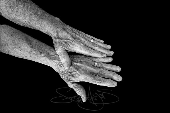 JROYERhandsBNW-11