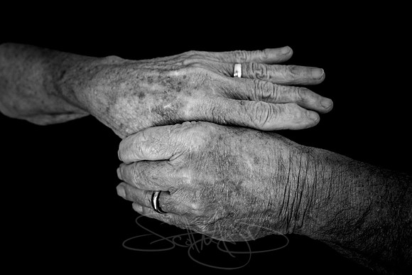 JROYERhandsBNW-19